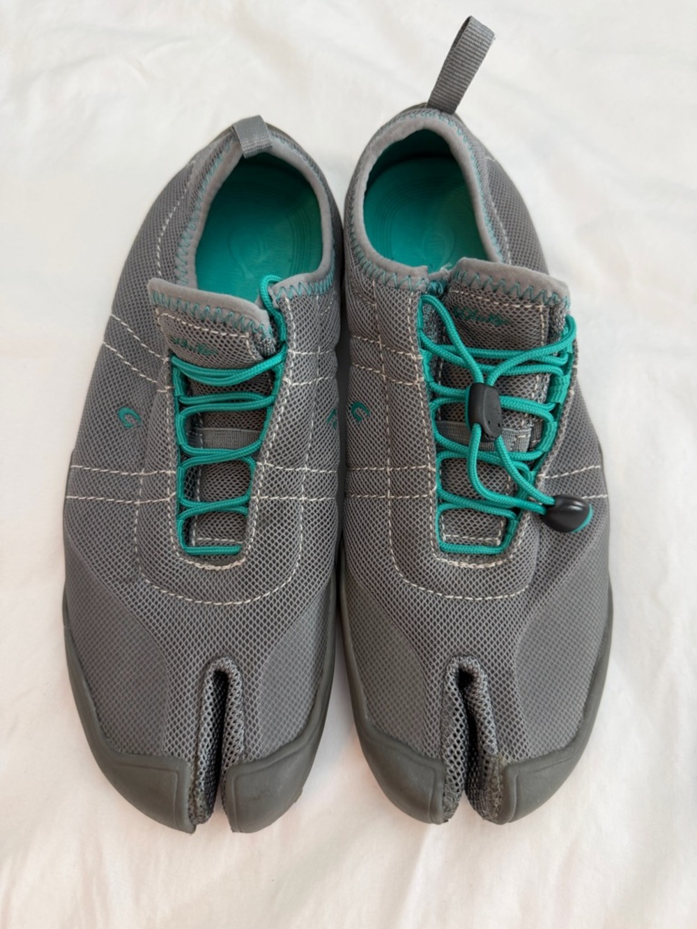 Olukai Maliko Gray Split-Toe Sneakers Water Cross trainer Women’s 8